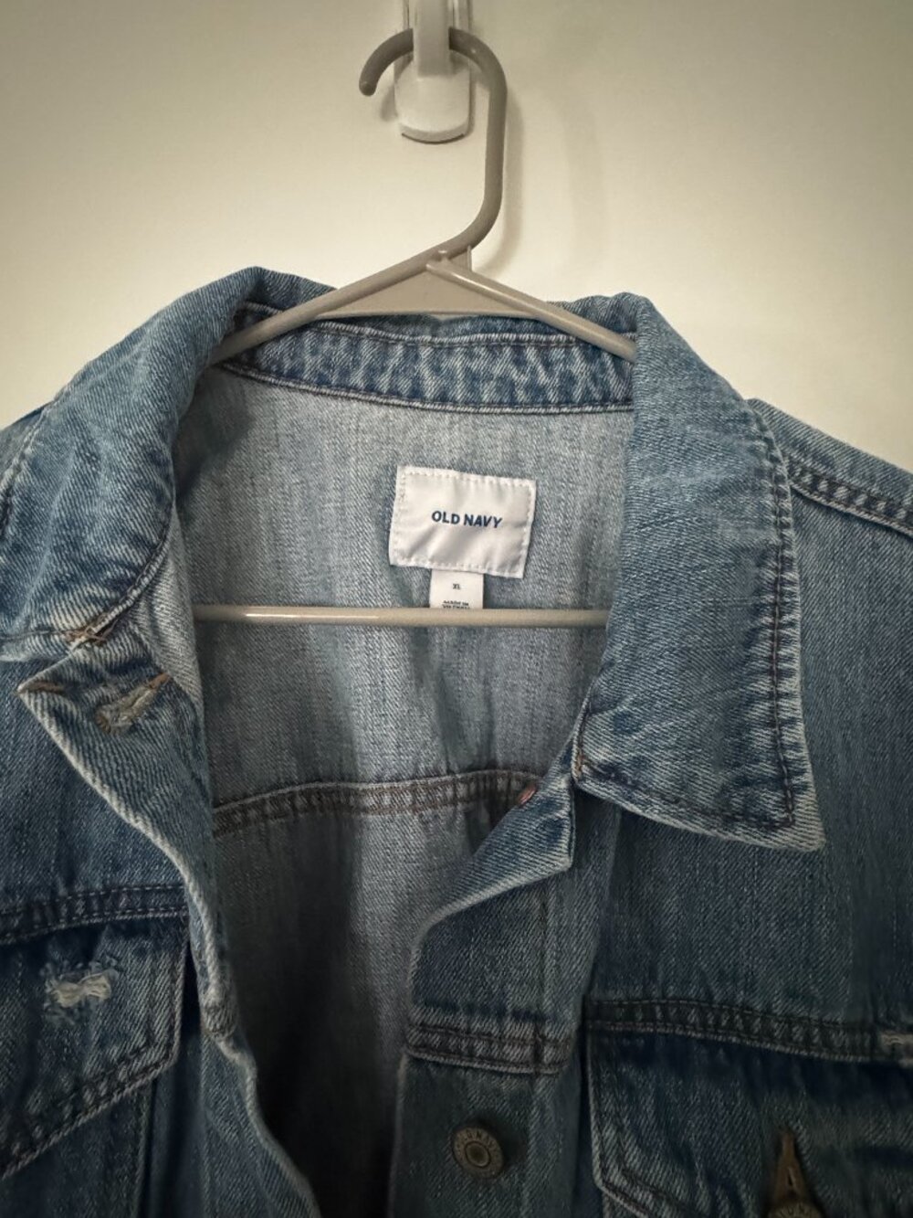 Old Navy Women’s XL Blue Distressed Denim Jean Trucker Jacket